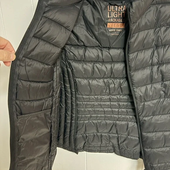 Love Tree Black Quilted Puffer Vest - Picture 4 of 8